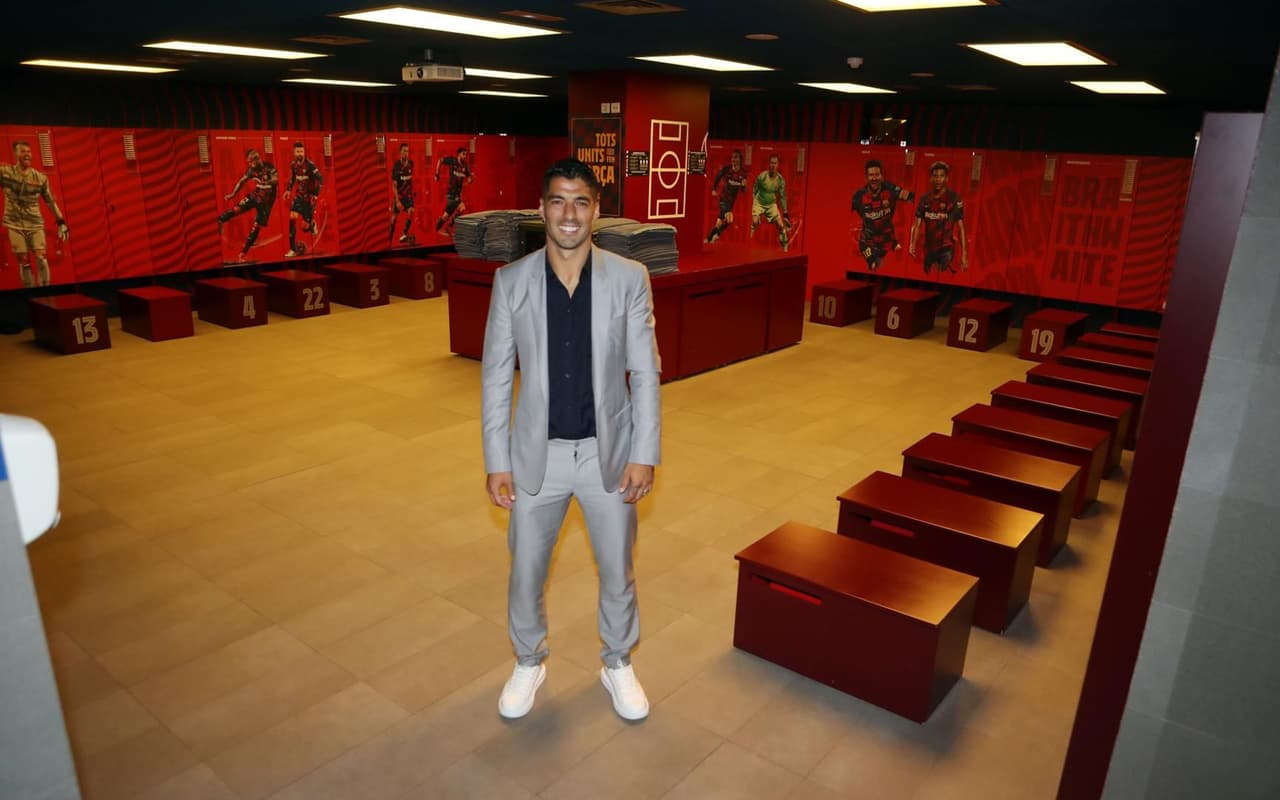 Entre lágrimas y palabras emotivas, el uruguayo se despidió del club al cual perteneció por seis años y siendo el tercer máximo anotador en la historia del Barcelona.