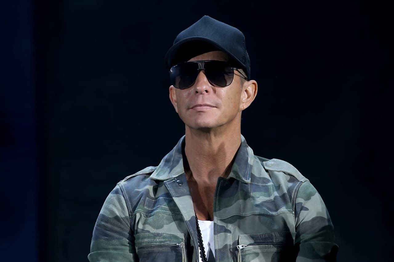 "Está lista para proponerlo allá afuera. Es básicamente pop", añadió el intérprete de
<b> <a href="https://www.youtube.com/watch?v=tPkvPSLD4VE" target="_blank">'Cuando mueres por alguien'</a></b>.