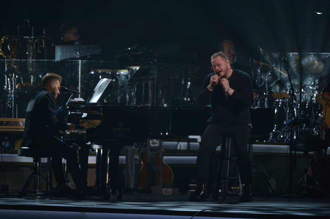 Llegó el turno de Sin Bandera.