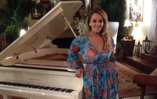 El libro de Chiquis animó a Rosie para que ella también contara su historia. Próximamente lanzará su publicación y promete ser de gran ayuda para los jóvenes.