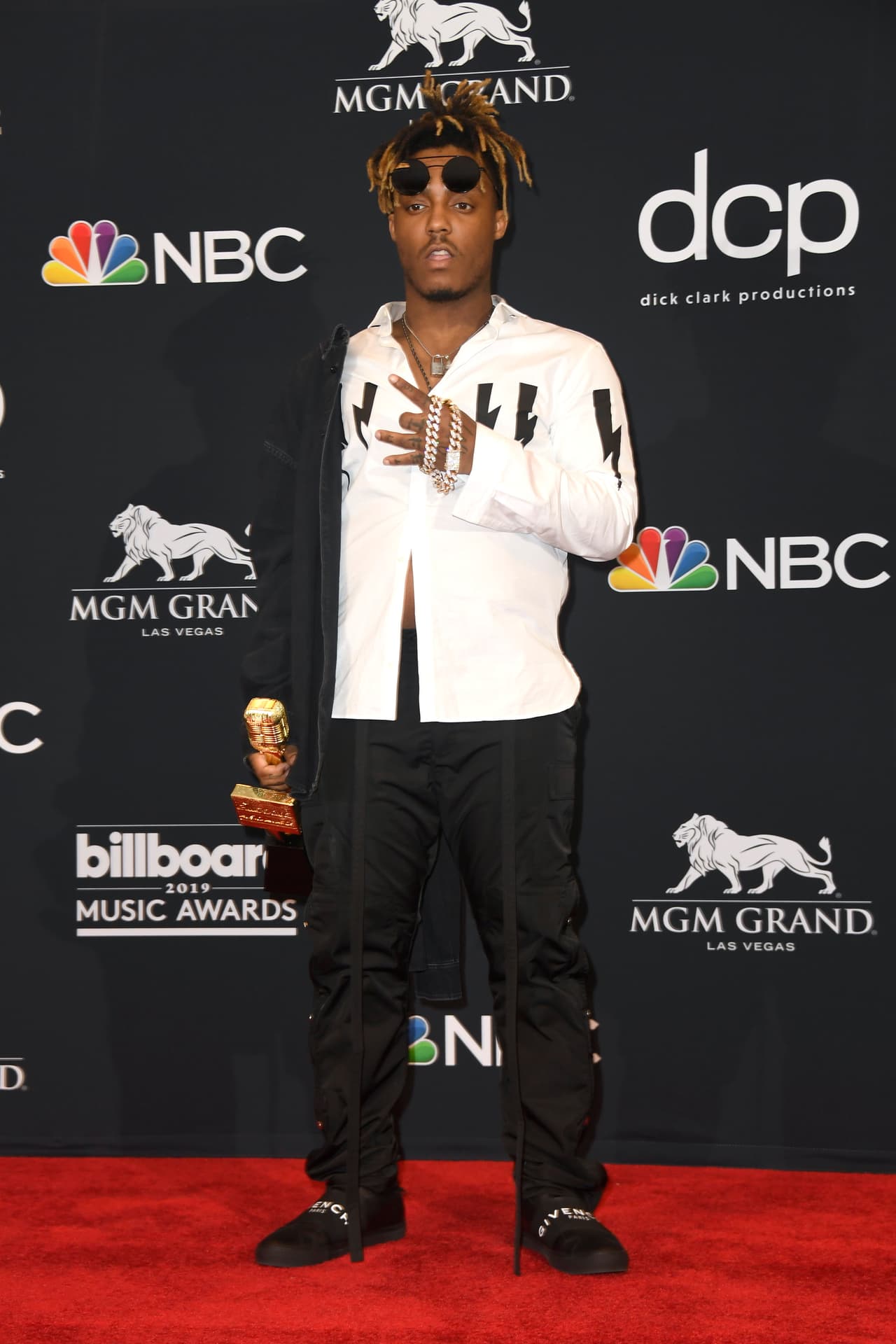 La familia de Juice Wrld habló tras la 
<b><a href="https://www.univision.com/famosos/muere-el-rapero-juice-wrld-bajo-del-vuelo-que-lo-llevo-de-california-a-chicago-y-sufrio-un-ataque-mortal-fotos">muerte del rapero</a></b> y fue su madre la que se refirió al suceso que ocurrió el pasado 8 de diciembre.