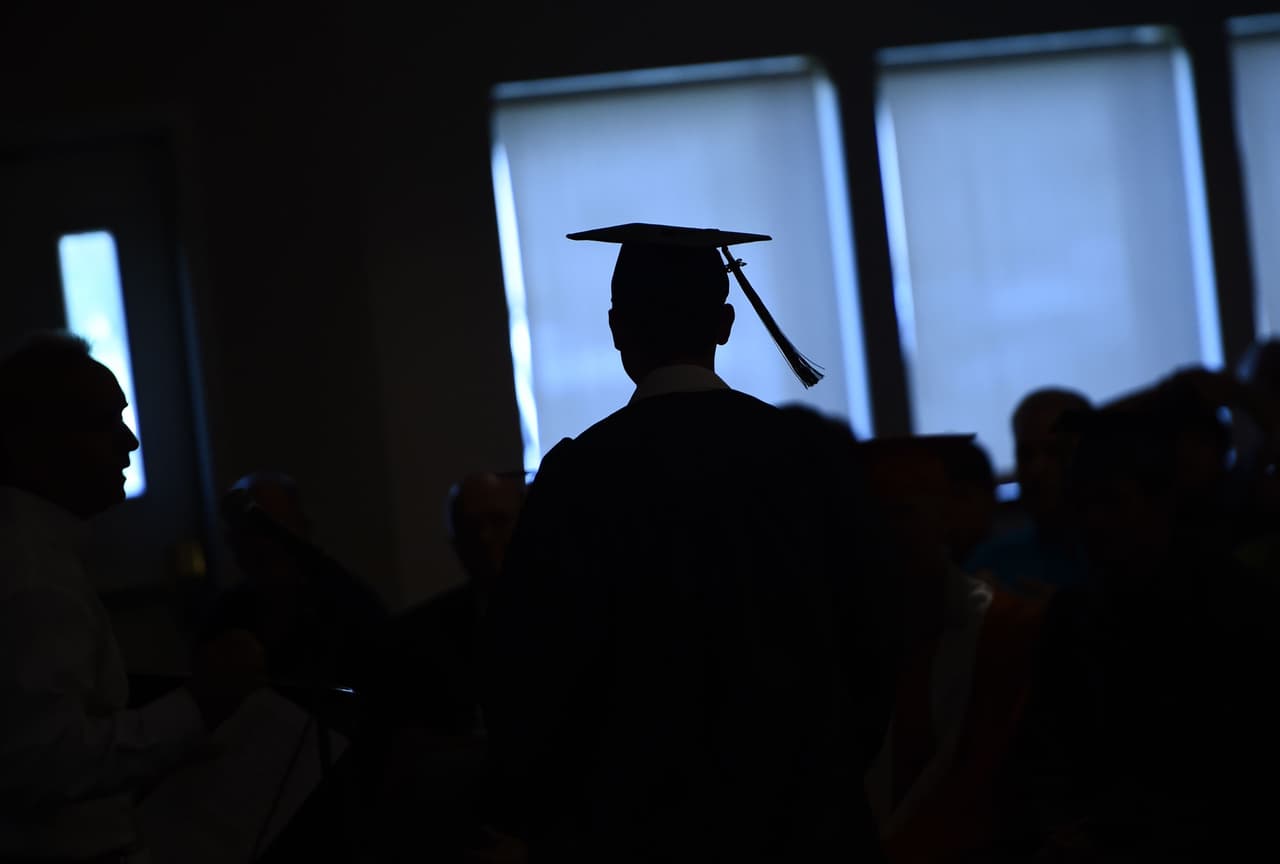 Estudiantes extranjeros con visa F1 pueden pedir 'en línea' el permiso de trabajo