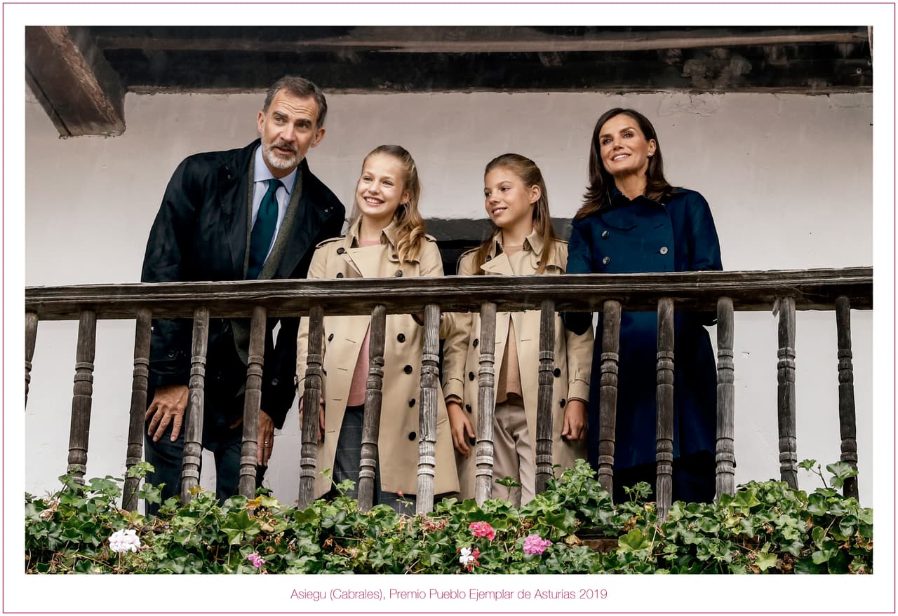 Tras haber cerrado el 2019 con esta imagen, con la que la casa real envió sus felicitaciones navideñas a toda España, las hijas de los reyes volverán a la Cámara Baja, esta vez para la apertura de la XIV legislatura.