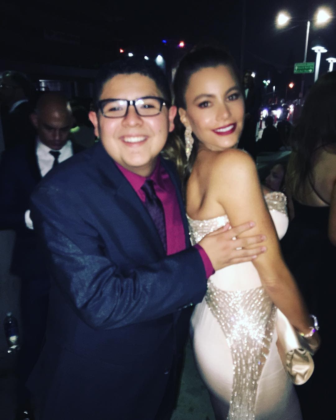 Aquí posando con su colega Rico Rodriguez.