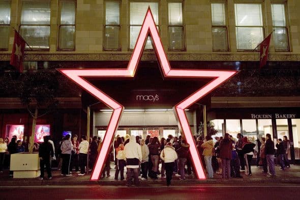 8. ANALIZA LAS PROMOCIONES DE TUS TARJETAS- Algunos bancos ofrecen ofertas especiales, como puntos, descuentos o premios, si pagas con sus tarjetas de crédito, para aprovecharlas al máximo te sugerimos estar al pendiente de tu correo postal o electrónico en donde te notificarán de esto. También puedes checar las ofertas en los sitios web de tu tarjeta de crédito.