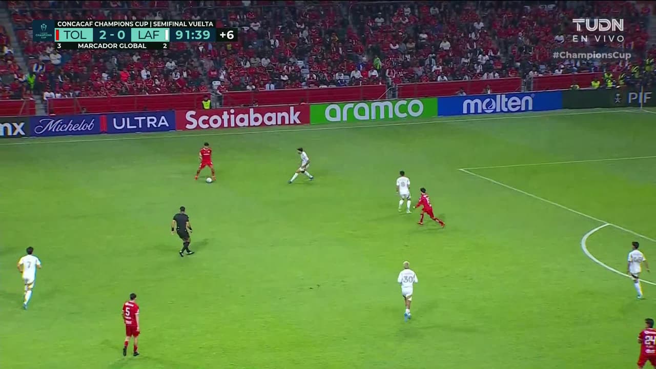 ¡GOL!  anota para Toluca. Paulinho