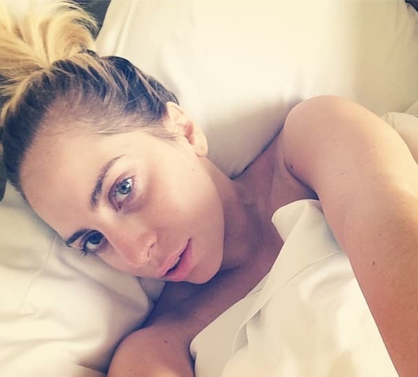 Vaya que Gaga se transforma cuando no usa maquillaje. Ella sí que sabe como asustar y dar sorpresas.