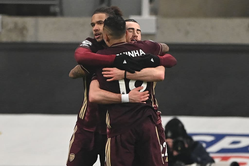 Newcastle cayó en casa 1-2 ante el Leeds de Bielsa. Almirón (57’) marcó por los locales; Dias (17’) y Harrison (61’) hicieron los de Leeds. Newcastle y Leeds cierran la fecha con 19 y 26 unidades, respectivamente.