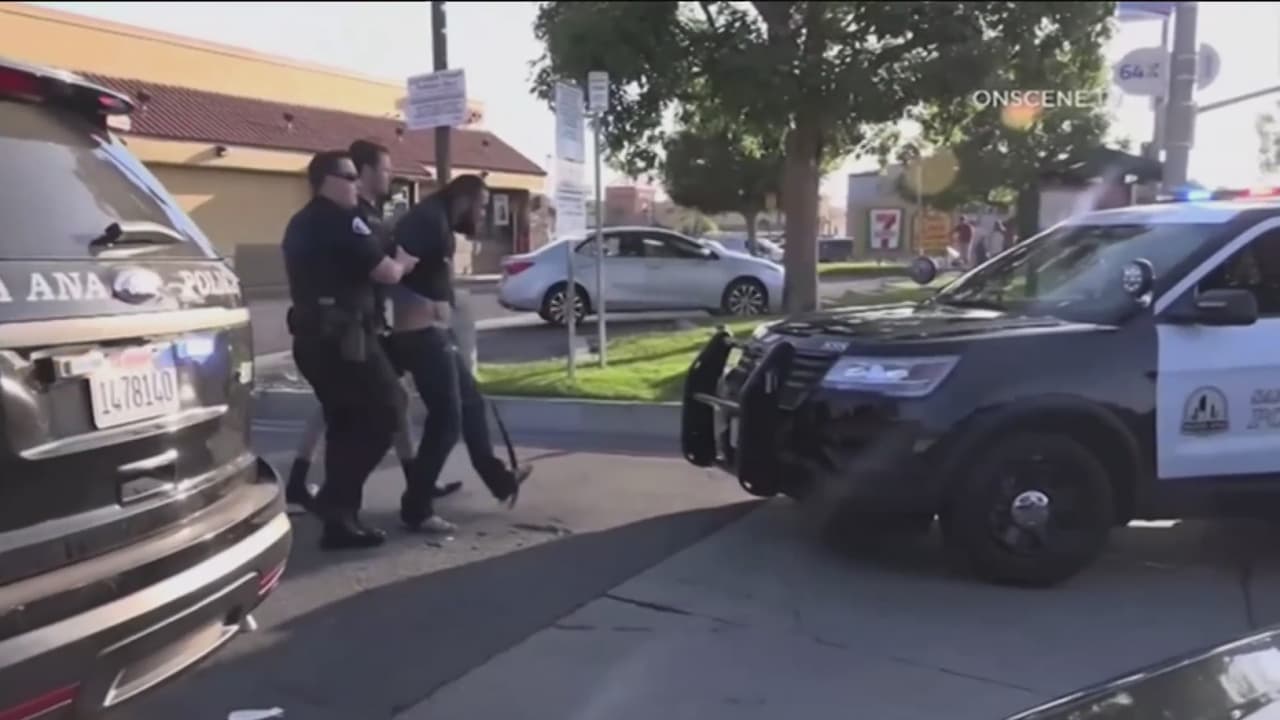 Un peligroso pandillero en libertad condicional: policía identifica al sospechoso de matar a puñaladas a 4 personas en California