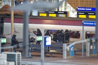 Un hombre que se encerró en un baño de uno de los vagones del tren ha sido detenido