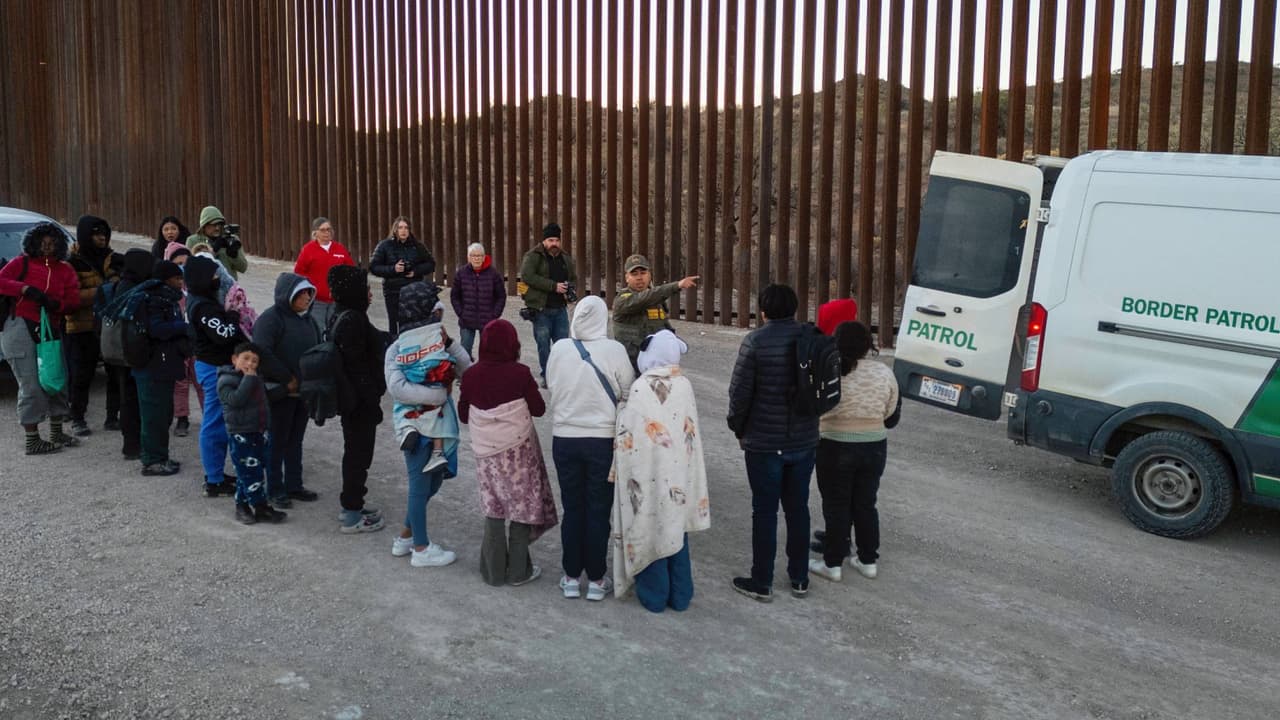 La Patrulla Fronteriza explica por qué EEUU deporta a los inmigrantes a un país distinto al suyo