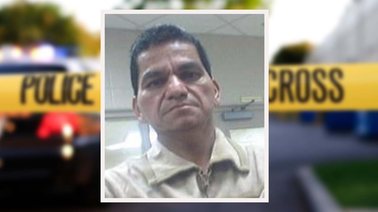 Buscan a un hombre acusado de cometer actos de indecencia con un menor de edad en Houston 