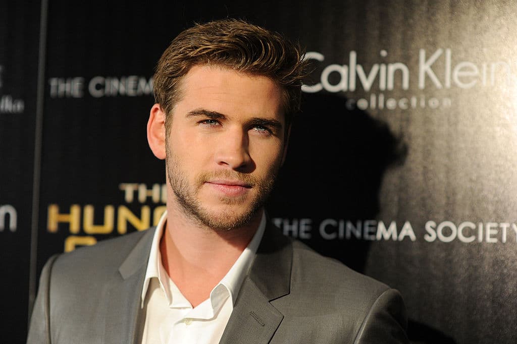 <b>Liam Hemsworth</b>
<br>Pero Chris no es el único de su familia que destaca por su buen físico. Su hermano Liam también heredó buenos genes y supera 6.2 pies (1.90 m).