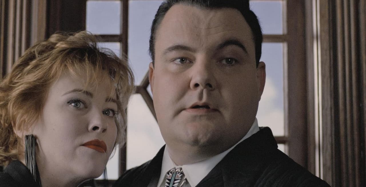 El papel de Delia Deetz (Catherine O'Hara) estuvo a punto de ser interpretado por otra actriz. 
<br>