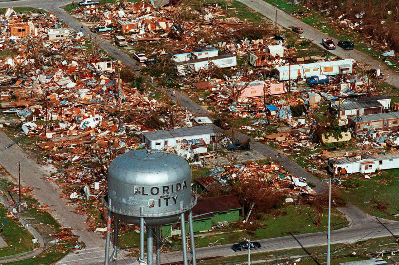Una imagen de Florida City completamente destruida por Andrew en agosto de 1992.