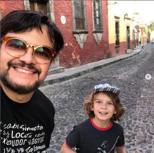 <b><a href="https://www.univision.com/shows/primer-impacto/aleks-syntek-la-emprende-contra-la-musica-urbana-video" target="_blank">Alex Syntek criticó nuevamente la música actual</a></b> e incluso pidió que dejaran de ponerla en la escuela de sus hijos.