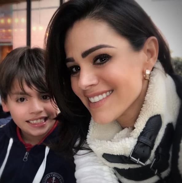 Luz Elena González ha lidiado durante años con las críticas y discriminación de la gente por la conducta de su hijo. Quienes la atacan no imaginan que el comportamiento de Santiago es distinto a la de los demás niños porque tiene una discapacidad cognitiva ligera.