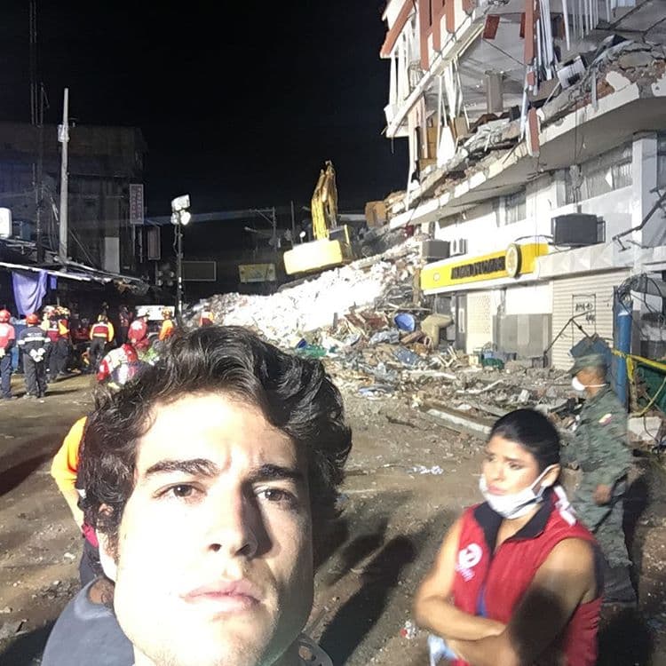 Danilo Carrera se encuentra en Ecuador trabajando junto a sus hermanos ecuatorianos en las labores de rescate y acopio.