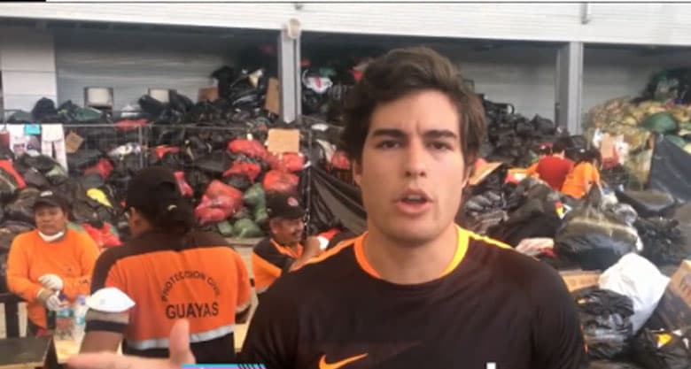 Ha puesto el ejemplo dejando de lado sus compromisos para volver a su tierra y ayudar en un momento tan difícil.