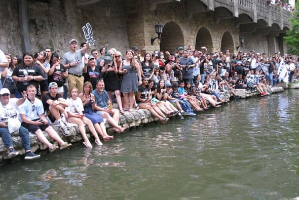 Photos: Spurs Championship Parade 2014 Barges
