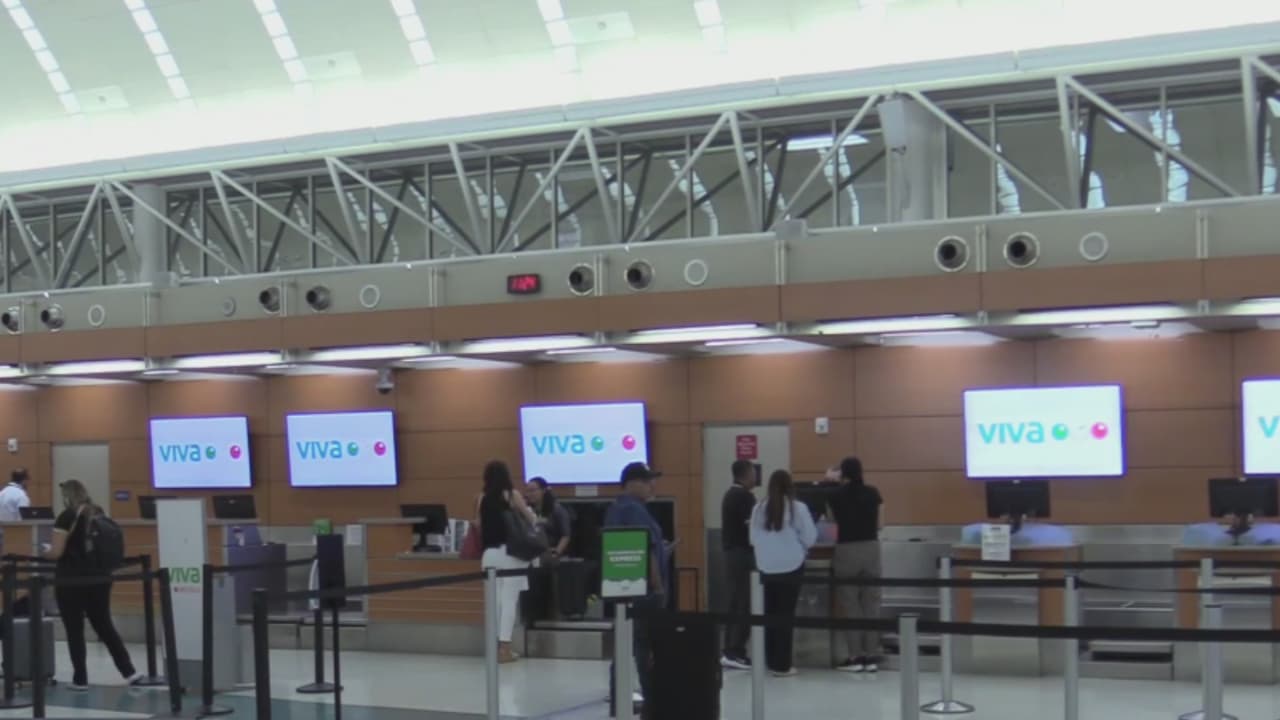 Familia en Texas acusa a Viva Aerobus por vuelo cancelado y espera respuesta