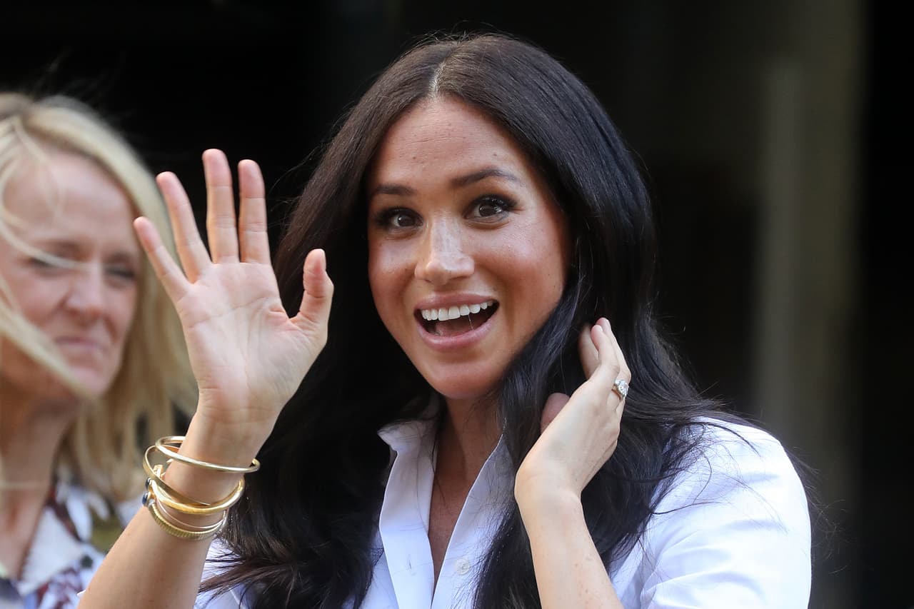 La caja con un costo de 69 libras (90 dólares aproximadamente), contiene: un caldo vegano, polvos verdes, fórmula de embarazo creada por Ross J. Barr, que sirve para complementar la producción de leche materna, describió en sus páginas The Times.