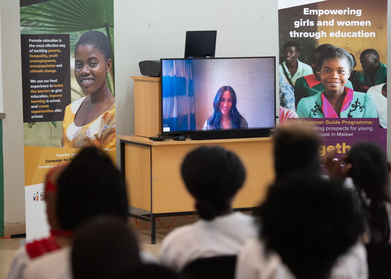 La duquesa de Sussex se mantuvo verificando con su esposo que la transmisión estuviera bien. "Está muy bien. Continúa", le dejó saber el príncipe.