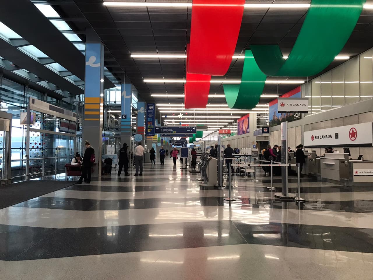 Tormenta invernal en Chicago causa retrasos y obliga a cancelar más de 1,000 vuelos