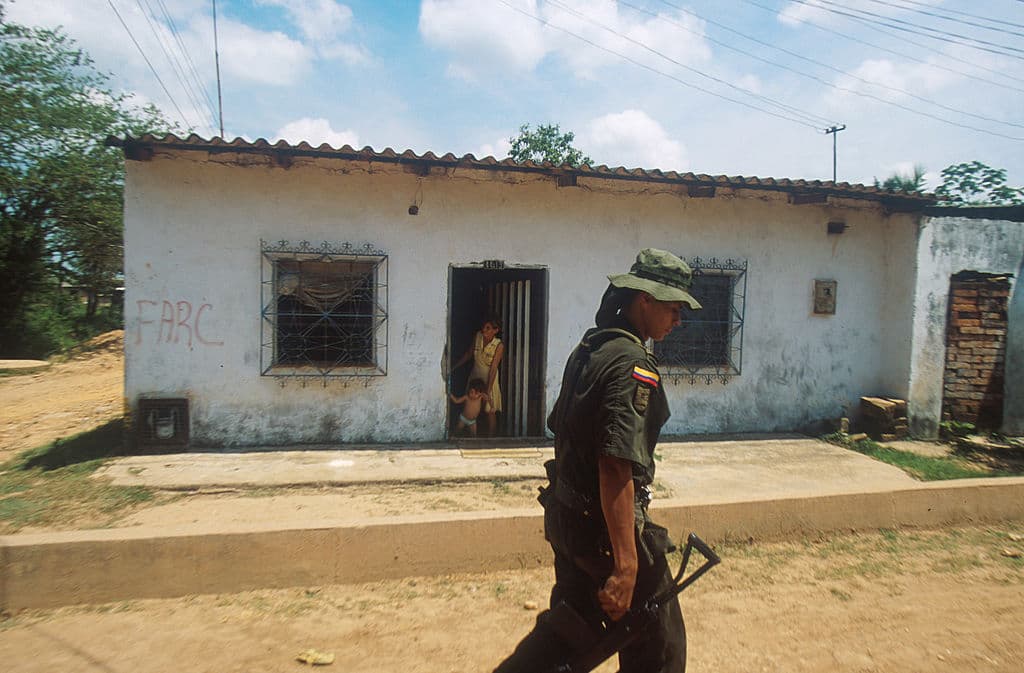 Las FARC anuncian que no reclutarán en sus filas a menores de 18 años