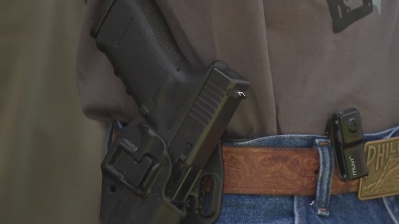 “Es algo problemático”: reacciones en Texas a la aprobación del proyecto que permite el porte de armas sin permiso