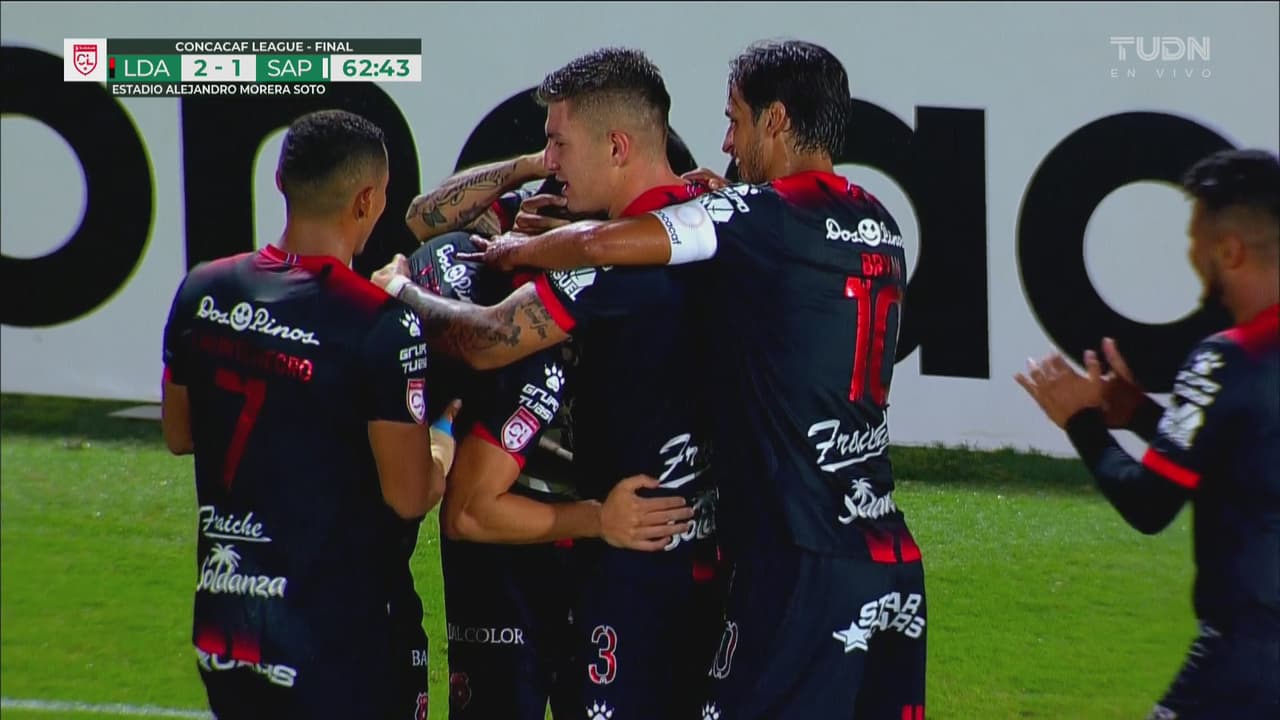 ¡Zurdazazazo! Yurguin Román se inventa un ‘poema’ para el 2-1