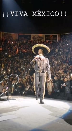 Fue a través de sus historias de Instagram que el cantante de 47 años de edad compartió algunos momentos de este concierto.