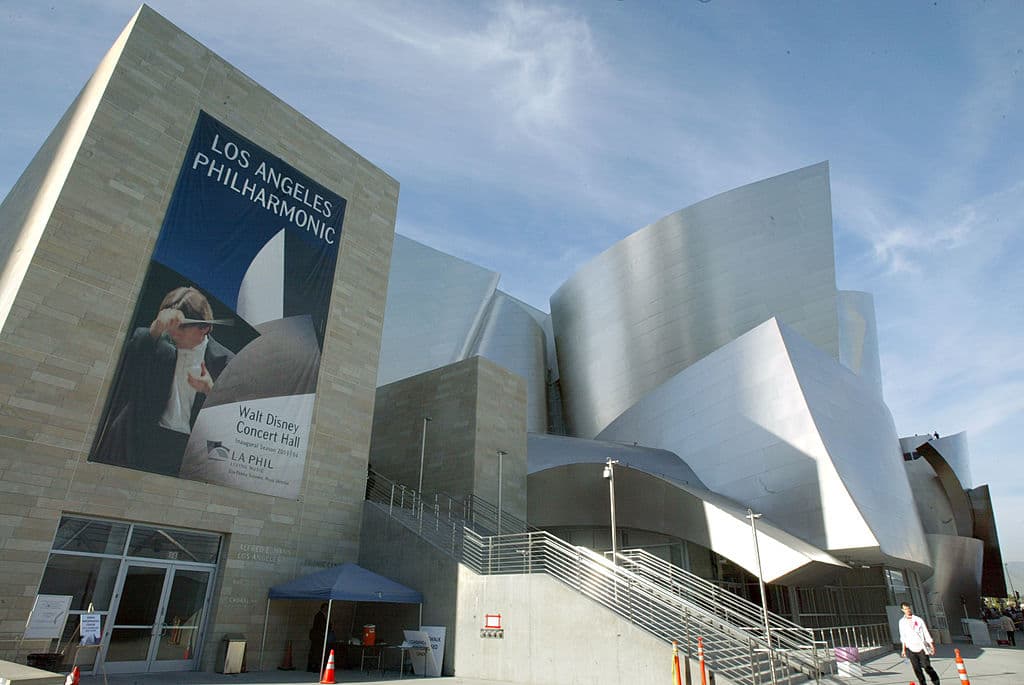 <b>Walt Disney Concert Hall:</b> El hogar de la orquestra filarmónica de Los Ángeles también ofrece giras gratuitas entre las 10:00 am y 2:00 pm casi todos los días de lunes a viernes. 111 S Grand Avenue | Los Angeles, CA 90012 | (213) 972-7211