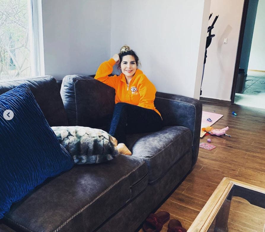 "Me habla y empieza a hacerse mi amiga y me dice 'reina, qué escándalo, ¿verdad? Primero me meten a mí con Américo y ahora a ti, ¿por qué andan diciendo eso?'"
<br>