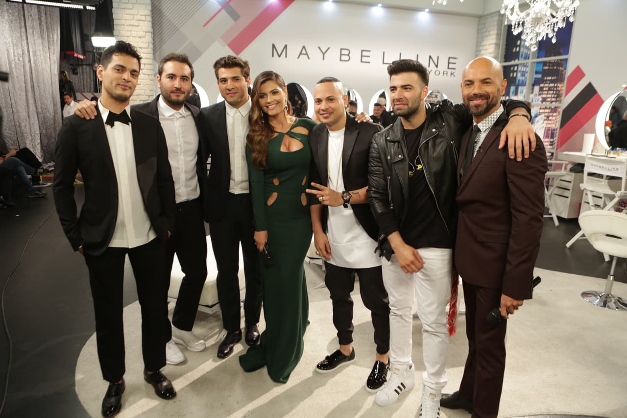 Mira cómo se preparan las bellas antes de subir al escenario sumándote al backstage de #NBL VIP.