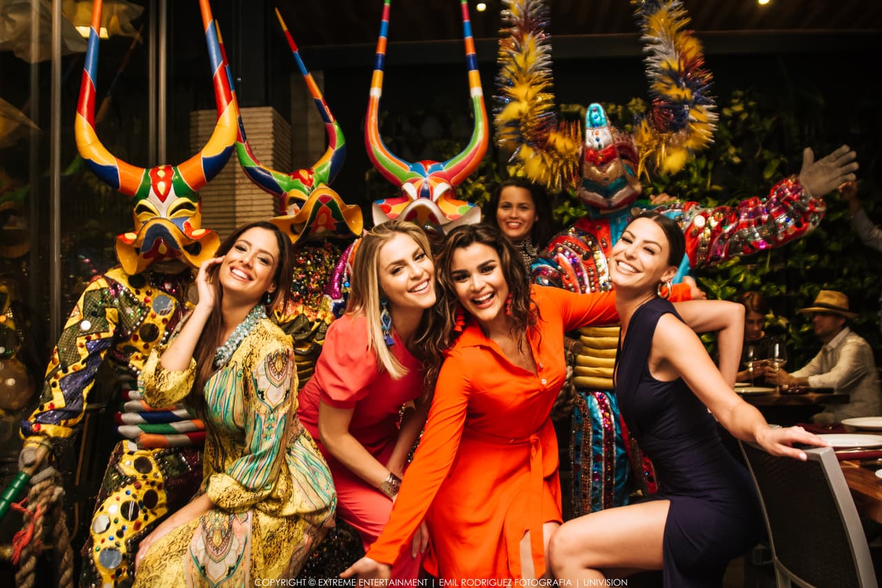 Cena de bienvenida en Saga Restaurant & Cigar Club en Santiago de los Caballeros, ciudad de origen de Clarissa Molina.