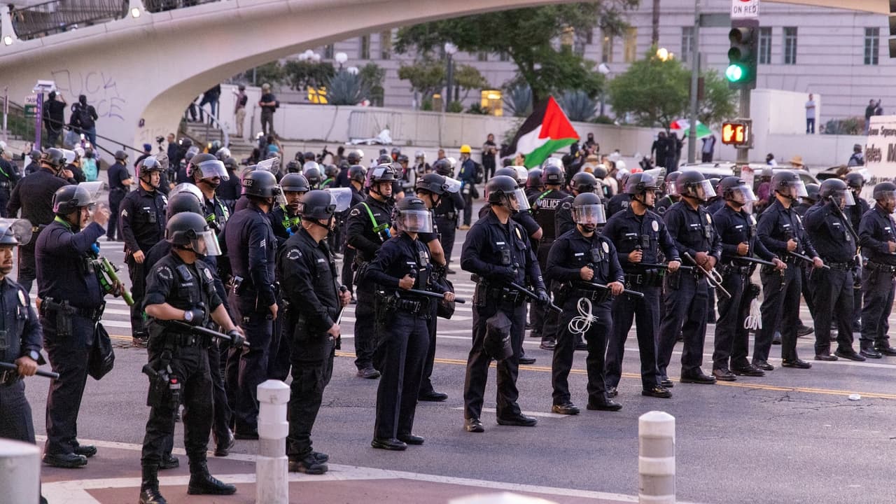 Extienden el toque de queda en el centro de Los Ángeles por segundo día consecutivo