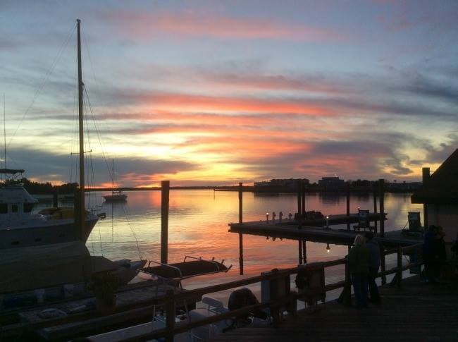 <b>Beaufort</b>
<br>
<b><a href="https://maps.app.goo.gl/7EH4gEmGXxS2LPkG9">Cómo llegar</a> </b>
<br>
<br>Situado a lo largo de la Costa Cristal de Carolina del Norte, conocida como los Outer Banks del sur, Beaufort cuenta con boutiques repletas de productos locales, un puerto deportivo en el centro, abundantes mariscos deliciosos, sitios históricos y acceso de ferry de temporada a Cape Lookout National Seashore.