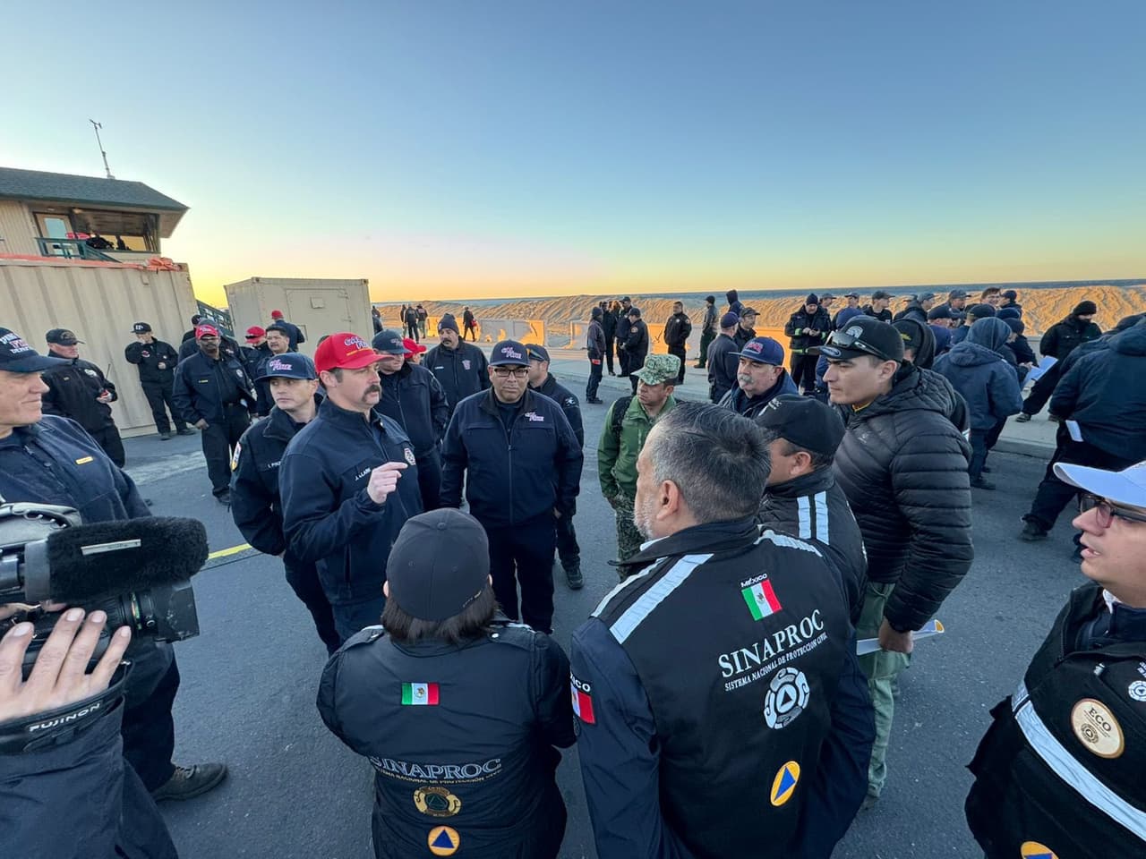 <b>Instituciones participantes</b>
<br>La brigada mexicana está conformada por la CNPC, SEDENA y CONAFOR, con experiencia en incendios forestales.
