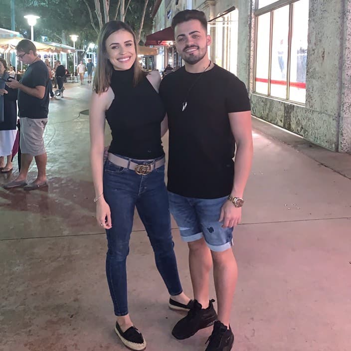 Este primer fin de semana del año, la periodista colombiana recibió a uno de sus sobrinos y lo llevó a pasear por las calles de Miami. "¿Qué haces cuando tu sobrino es tan guapo y te dice: “tía, ayúdame a buscar novia” ¡qué tarea mas difícil!", mencionó Carolina en su cuenta de Instagram.