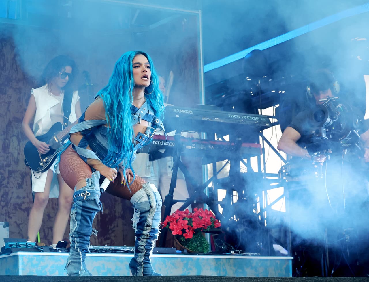 Otro de sus invitados musicales fue Dj Tiesto con el que tocó ‘Don’t Be Shy’ y encendió el escenario con el toque de festival internacional.