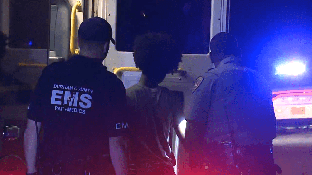 Policía persigue a adolescentes en un auto a más de 160 km/h