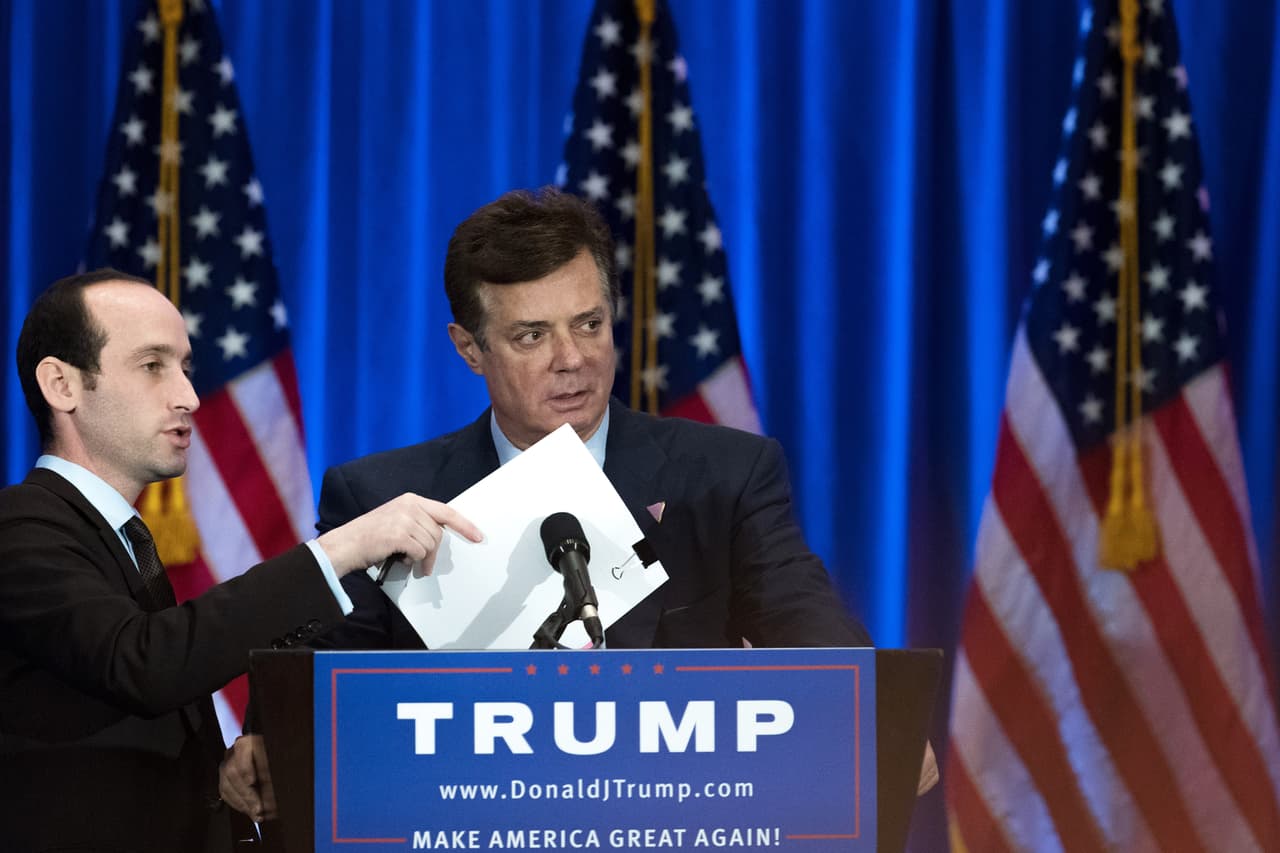 <b>PAUL MANAFORT. </b>Veterano cabildero en Washington DC y consultor político. En agosto, tras apenas cinco meses manejando la campaña de Trump tuvo que renunciar luego de que un informe de 
<i>The New York Times</i> reveló que había trabajado para el polémico exlíder de Ucrania prorruso, Viktor Yanukovich.