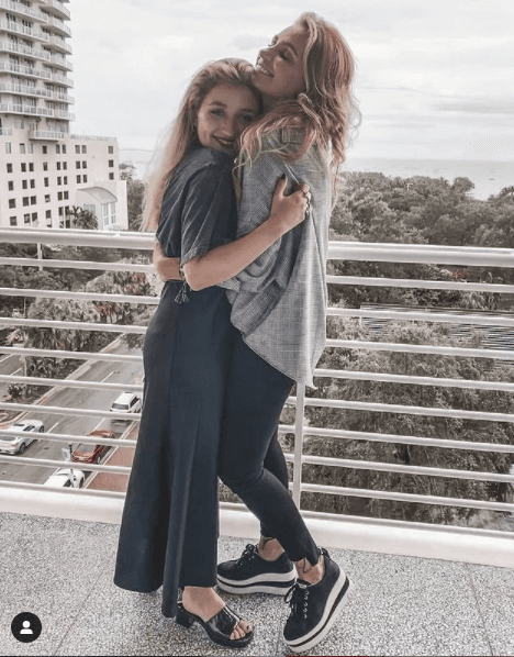 Fernanda es muy unida a su madre y también tienen parecidos rasgos físicos.
<br>