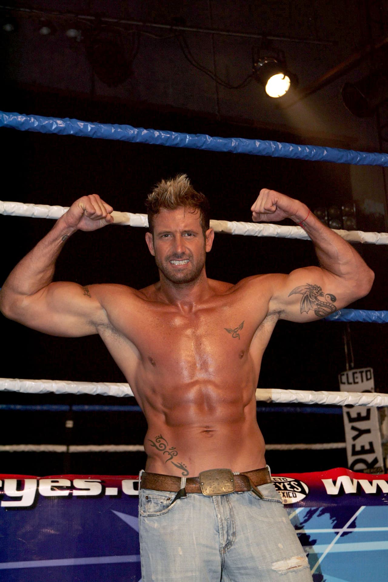 Gabriel hace mucho ejercicio y sí que se le nota.