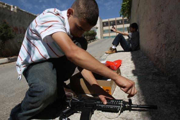 Los sospechosos de menos de 18 años son procesados en un sistema legal separado en México. Los grupos delincuenciales recurren a ellos porque las penas para los menores (de 18 años) son mucho menos severas según la legislación que rige en el país.