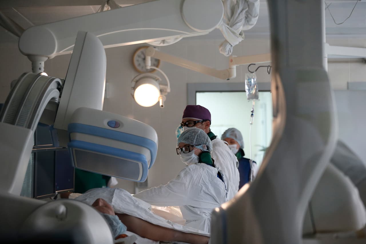 En el puesto 8 se encuentra el Centro Médico Torrance Memorial, ubicado en 3330 Lomita Blvd, Torrance, CA 90505.
<br>
<br>−Puntaje: 85.5.
<br>−Número de camas: 649.
<br>−Especialidades: anestesiología, cardiología, psiquiatría infantil y adolescente, dermatología, diabetes, gastroenterología, cirugía general y visceral, ginecología y obstetricia, cuidado de la memoria, neurología, oftalmología, cirugía oral y maxilofacial, otorrinolaringología, cuidados paliativos, pediatría, cirugía plástica, psiquiatría, neumología, oncología radioterápica, radiología, reumatología, traumatología y urología.