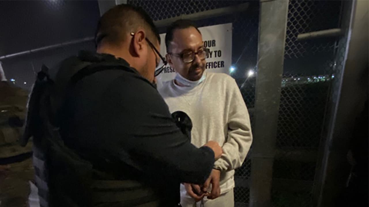 Entregan a México a Carlos Arreguín, buscado por homicidio; estaba preso en Chicago