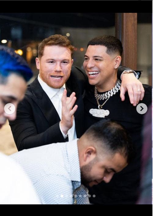 Presuntamente, el boxeador los corrió del lugar al calor de las copas en medio de una tensa situación. Se especula que existe un video sobre ese momento. 
<br>