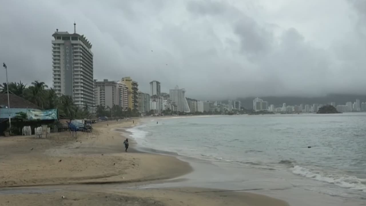 Huracán Isaias deja daños en la zona costera de Yucatán, México, tras su paso por Celestún